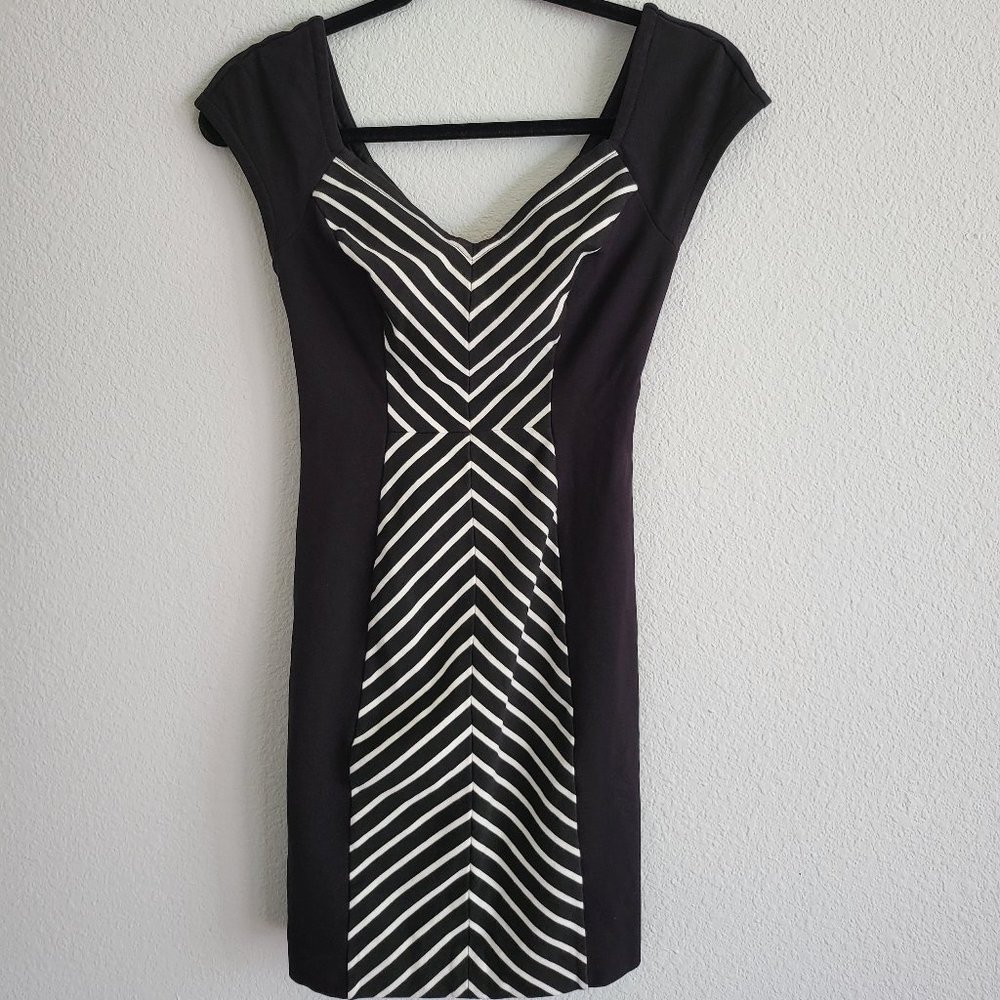 Guess Black and white mini dress size XS